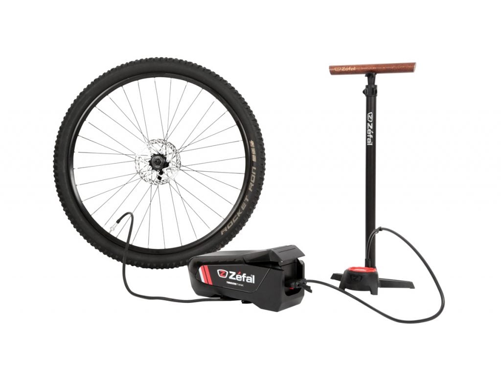 fitting a tubeless bike tyre