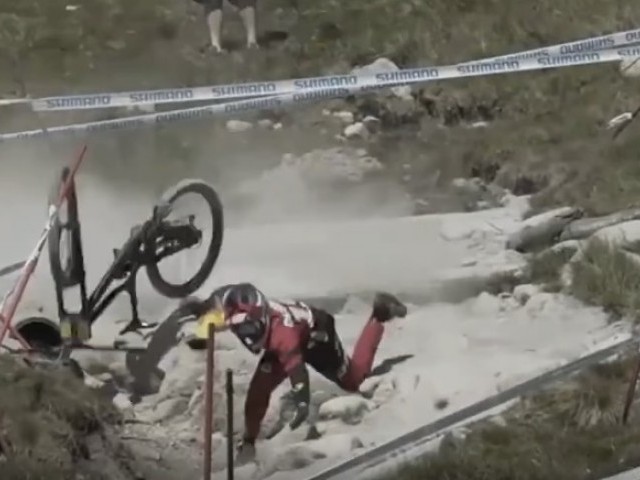 #WipeoutWednesdays: Destroyed Bike Frame – Big Crash Norco MTB Into ...