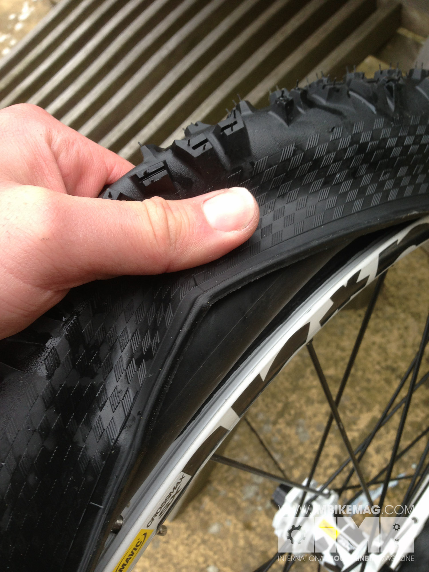 changing inner tube on mountain bike