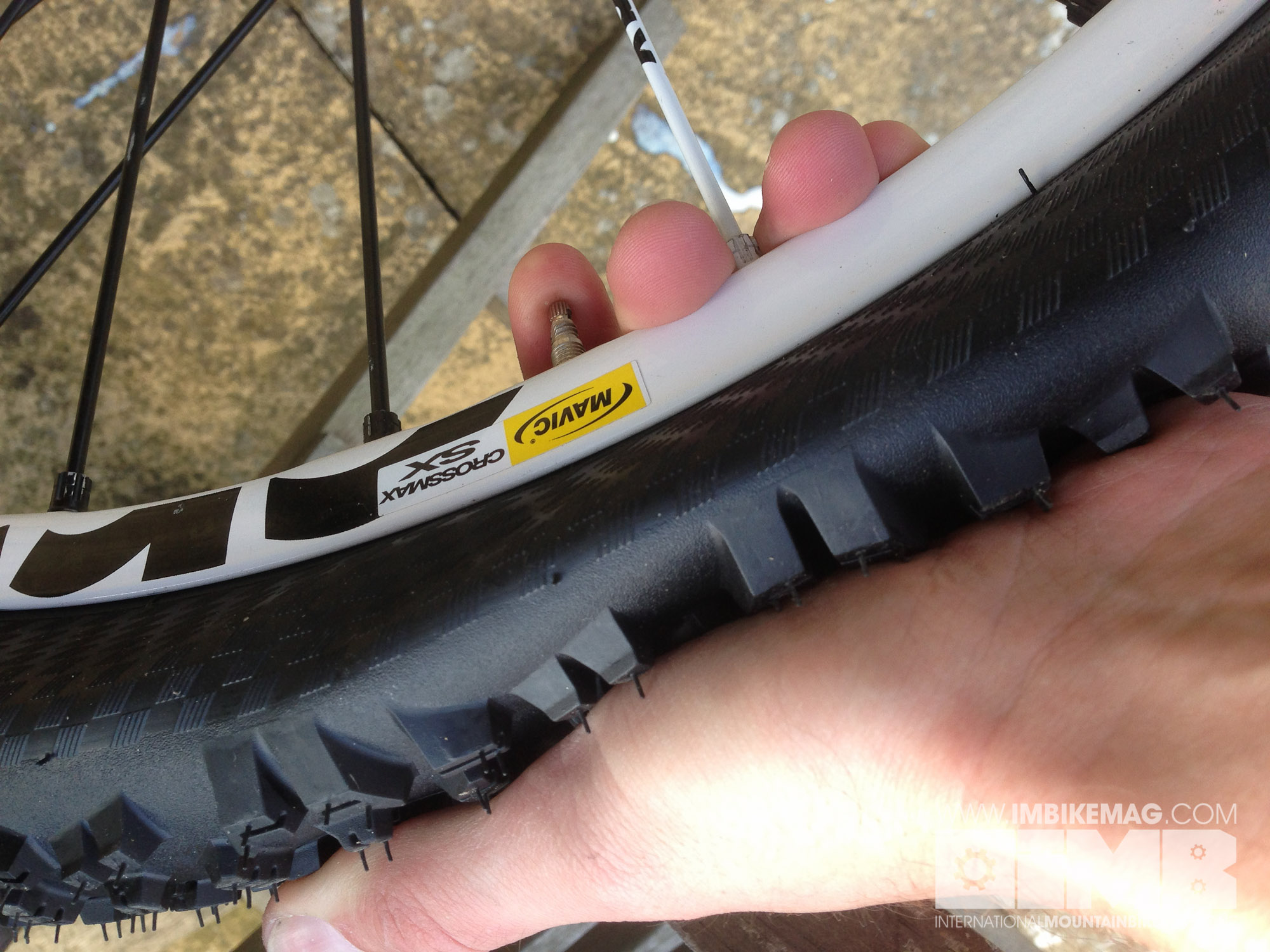 deflate tubeless tyre