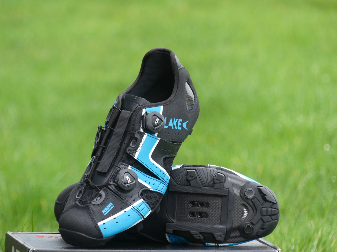 wide fitting cycle shoes